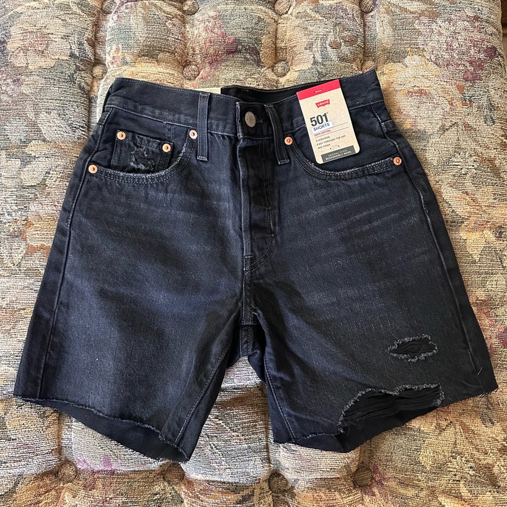 NWT Levi’s 501 Mid Length Shorts